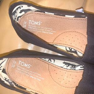 Women’s Canvas Toms